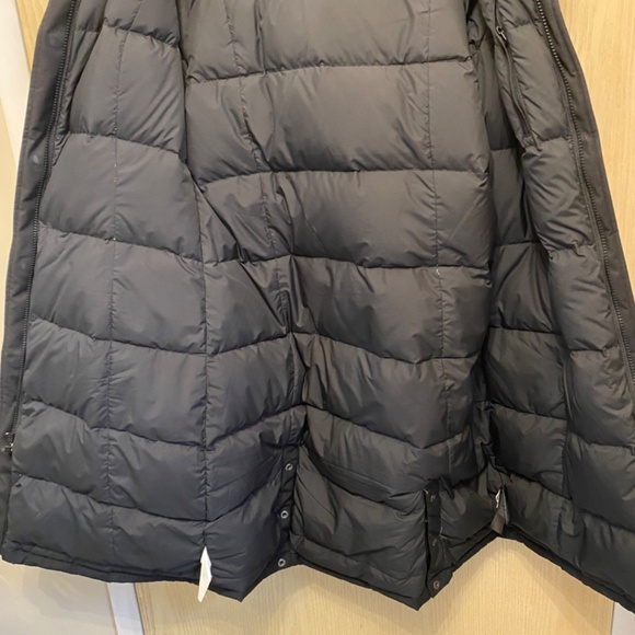North Face Parka/Color black with grey faux fur on hood - Picture 4 of 4